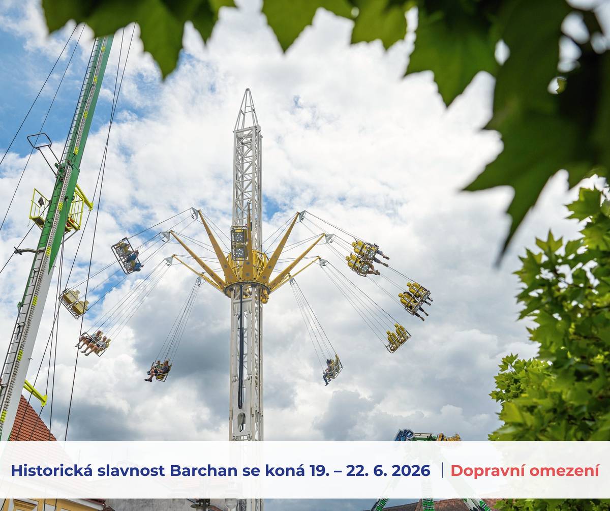Dovolujeme si upozornit řidiče, že v souvislosti s konáním Historické slavnosti Barchan bude v následujícím týdnu docházet k postupnému omezování stání a zastavení vozidel v centru města. Od pátku, kdy slavnost začíná, bude vjezd do centra města zakázán, mimo udělených výjimek. Dopravní omezení se v první vlně dotkne nám. Svobody a prostranství u základní školy z důvodu nájezdu kolotočů. Následovat bude od poloviny týdne omezení u areálu zámku a v samotném zámeckém areálu. Od pátku do pondělí bude stání/zastavení v centru omezeno na maximum a vjezd do centra města ve většině případů zakázán, mimo udělených výjimek (zejména pro stánkaře). Prosíme o respektování přechodného dopravního značení v centru města. Děkujeme za spolupráci.