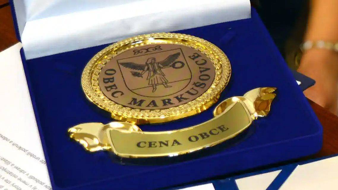 Cena obce Markušovce patrí medzi významné verejné ocenenia, ktoré obec udeľuje osobám alebo organizáciám za mimoriadny prínos k jej rozvoju, propagácii, verejnoprospešnej činnosti, ochrane života, zdravia alebo majetku obyvateľov. O udelení Ceny obce Markušovce rozhoduje Obecné zastupiteľstvo Obce Markušovce v zmysle Štatútu obce Markušovce.