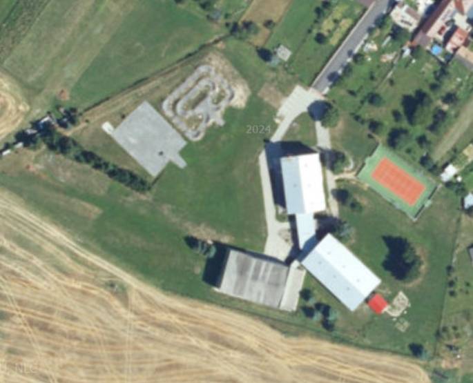 Z dôvodu stavebných prác  na projekte "Rekonštrukcia a modernizácia Základnej školy Štefana Žáryho v obci Poniky" je areál školy mimo vyučovacích hodín uzavretý a to až do času ukončenia prác.