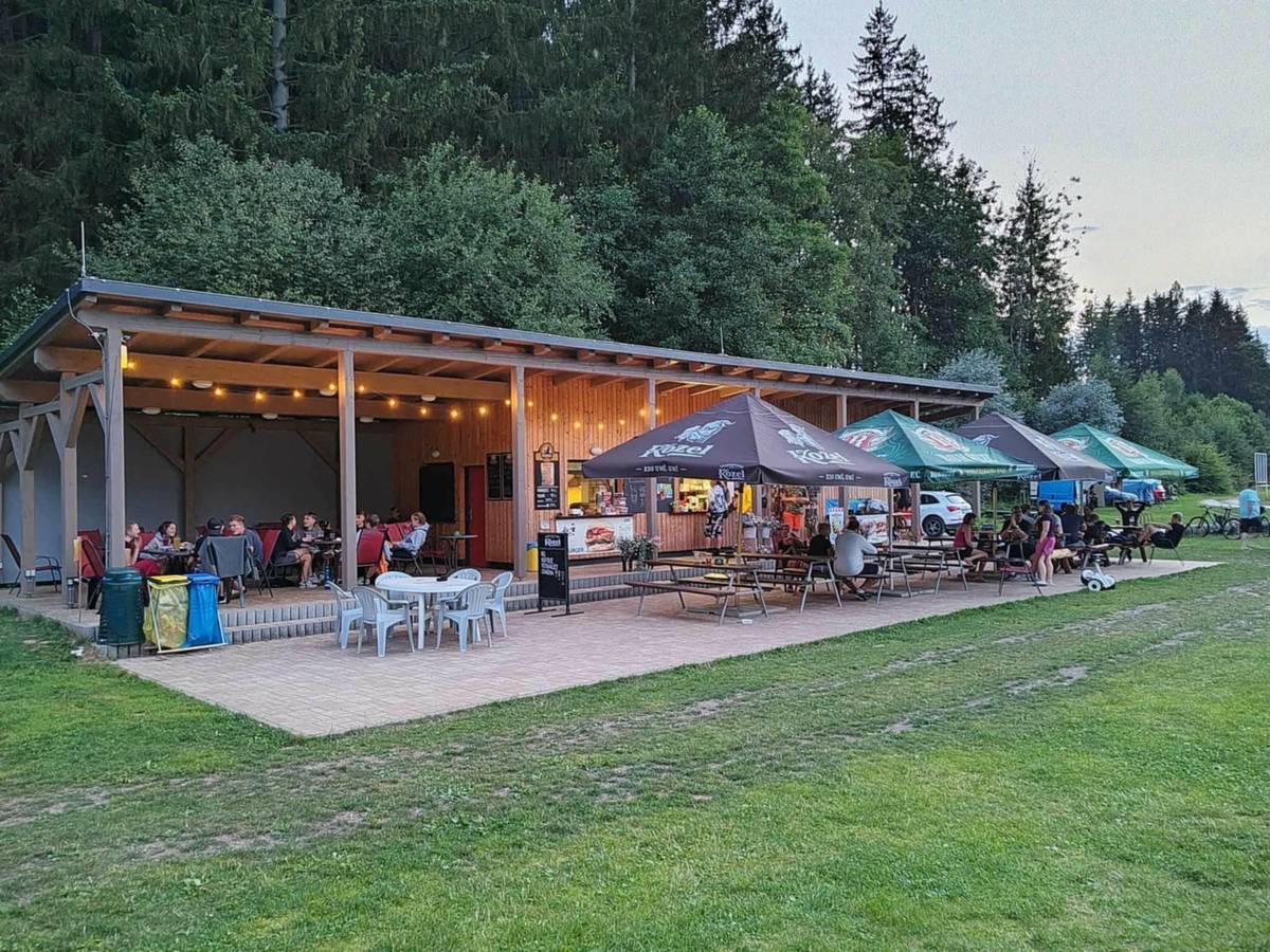 Kiosek otevřen:  čtvrtek 18.6.2026- od 14 do 21 hodin pátek 19.6.2026- od 12 do 23 hodin Sobota 20.6.2026- Votvírák