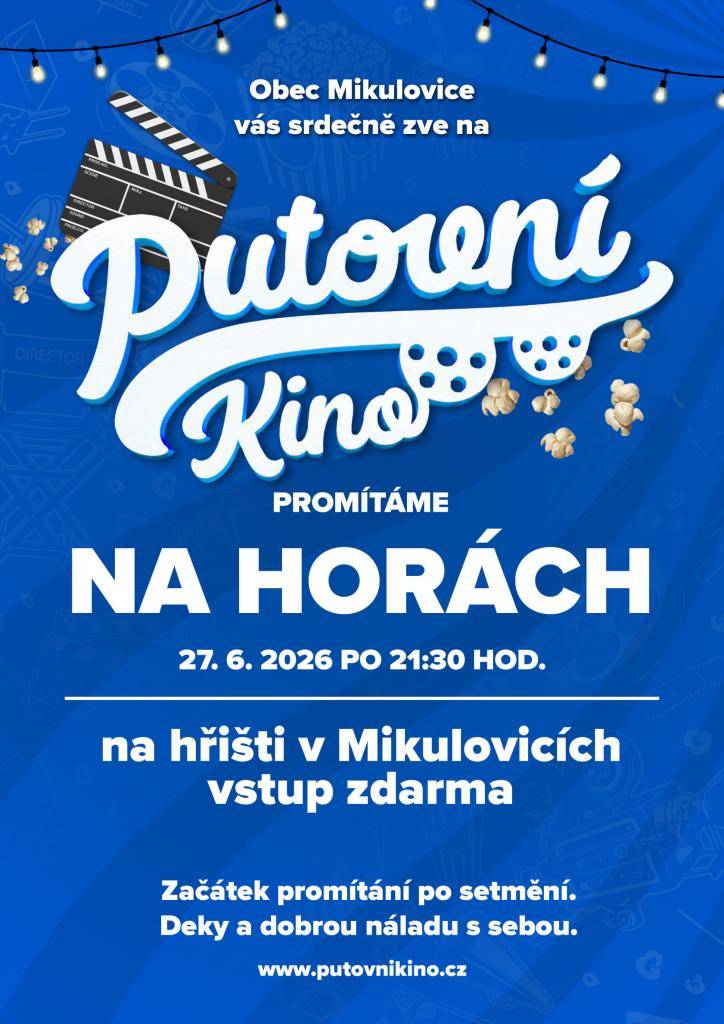 Promítání v letním kině na hřišti v Mikulovicích.