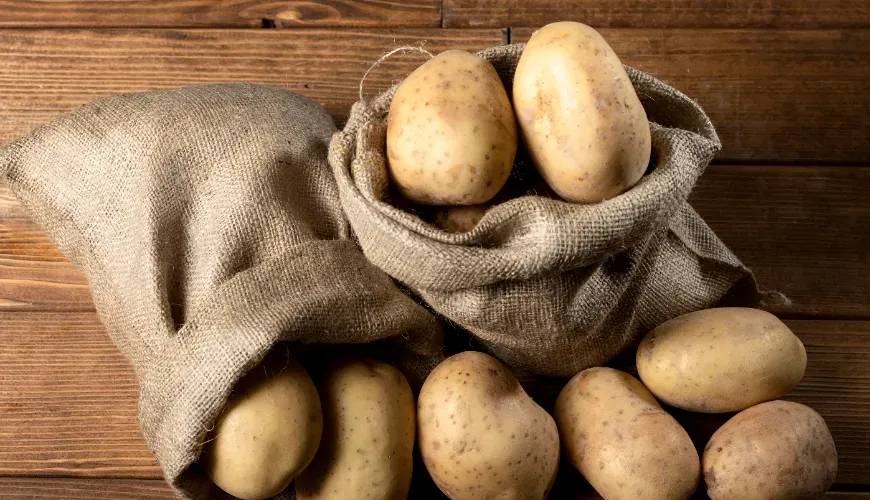 Firma JURIGA z Troskotovic bude v úterý 23.6.2026 v 11:30 před prodejnou prodávat rané brambory - cena 18 Kč za 1 kg, balení po 10 kg.