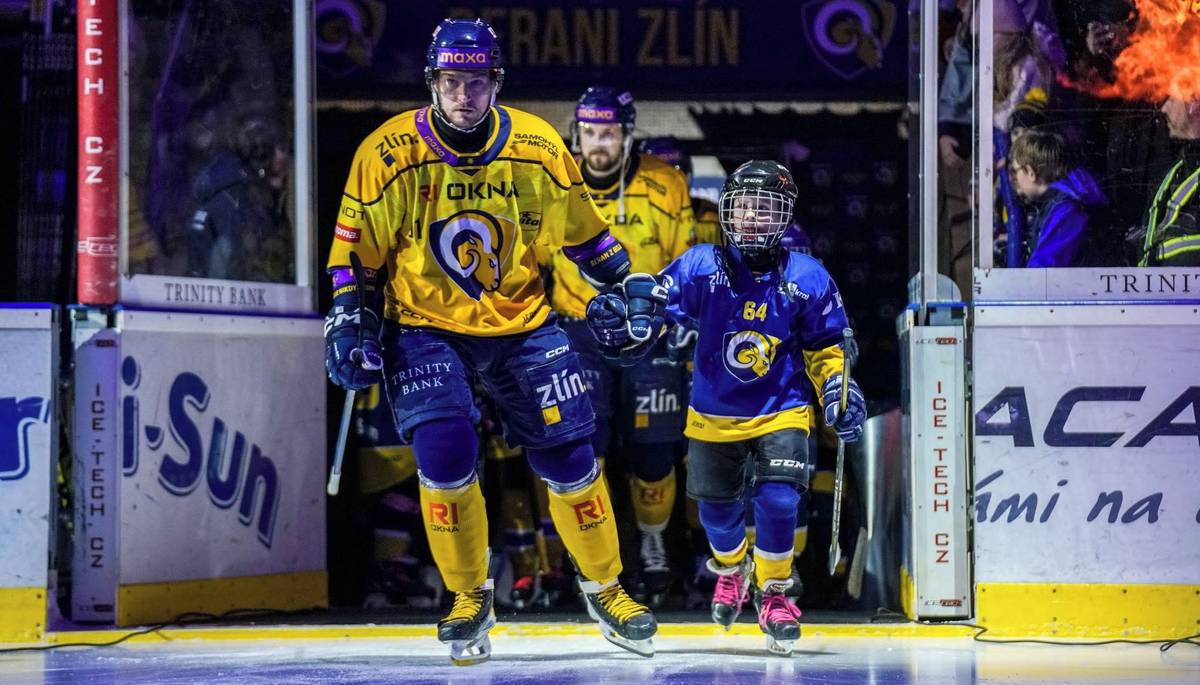 Zlín - Zastupitelé statutárního města Zlína schválili ve čtvrtek 18. června příplatek mimo základní kapitál ve výši 12,9 milionu korun na základě žádosti společnosti Berani Zlín s.r.o. Finanční prostředky budou využity k vypořádání neuhrazené ztráty společnosti a ke stabilizaci jejího cash-flow před sezonou 2026/27.