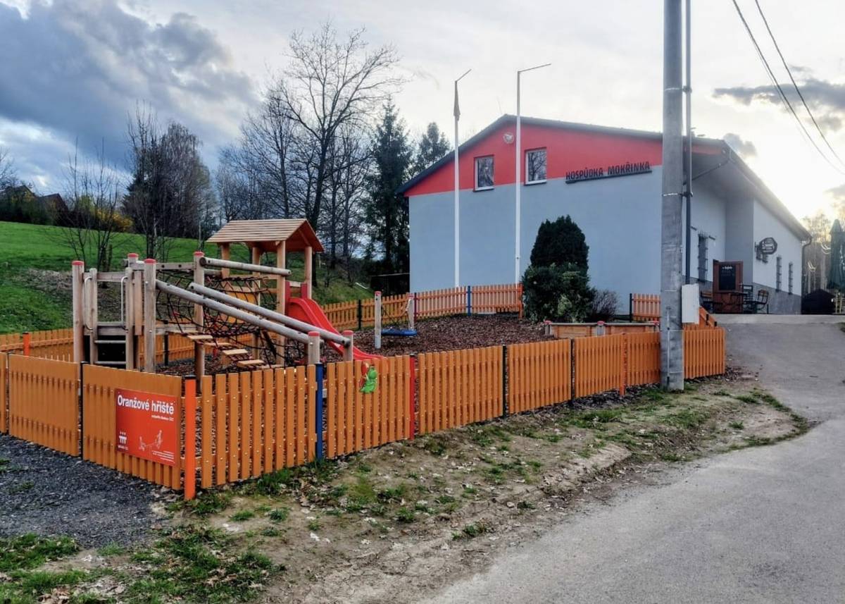 Pokud vás láká provozování zavedeného podniku s dlouholetou tradicí, sálem pro oslavy a společenské akce, venkovní zahrádkou, dětským hřištěm nebo znáte někoho, kdo by tuto příležitost uvítal, ozvěte se panu Zdražilovi na tel.728 666 141.  Provoz je možné převzít a navázat bez dlouhého rozjezdu.