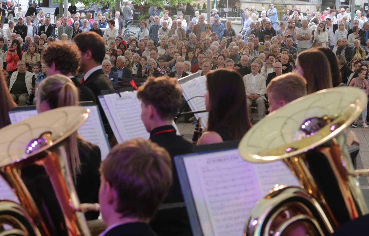 Mimořádného úspěchu dosáhl symfonický dechový orchestr Harmonie Šternberk na 35. ročníku Mezinárodního festivalu dechových orchestrů Zlatá lyra, který se konal ve dnech 13. a 14. června v polském Rybniku.