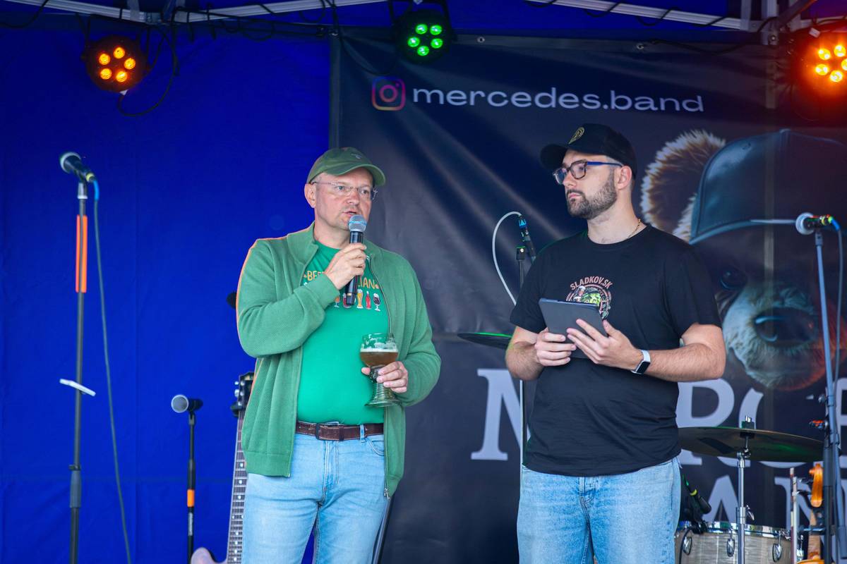 🍻Sládkova Nemšová opäť obohatila kultúrny život v našom meste...  🎧Kúsok festivalovej atmosféry sme zažili v sobotu 13.6.2026 v amfiteátri za Kultúrnym centrom...  ☀️Slnečné popoludnie prinieslo priateľskú atmosféru, regionálnych umelcov a remeselné pivo, čo vytvorilo skvelý základ pre uvoľnenú zábavu...  🎤Na štvrtom ročníku tohto podujatia v Nemšovej sa odprezentovalo - dvanásť pivovarov, päťdesiat druhov piva a dvaja hudobní interpreti Mercedes.band a Šepot kvetín..  🙌Festival je súčasťou projektu Sládkov, ktorý putuje po viacerých slovenských mestách a približuje kultúru remeselného pivovarníctva širokej verejnosti...   📸Autor fotografií: Peter Sobek