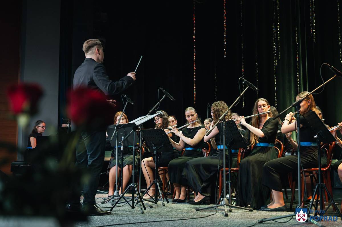 Dňa 17.6.20269 sa v Dome kultúry konal slávnostný galakoncert orchestrov Základnej umeleckej školy v Poprade na Štefánikovej ulici. Spojený bol s krstom nového CD akordeónového orchestra Fonetico.  Počas večera zazneli krásne melódie v podaní flautového súboru, Popradského mládežníckeho orchestra, husľového orchestra Tereza a jej deti, ako aj hosťujúceho akordeónového orchestra zo ZUŠ v Lipanoch. Publikum si vychutnalo pestrý program plný talentu, radosti z hudby a výnimočných umeleckých výkonov mladých hudobníkov.  Nové CD akordeónového orchestra Fonetico pokrstil aj primátor mesta Poprad Anton Danko, ktorý vo svojom príhovore uviedol: „Som rád, že som bol pozvaný na tento pekný akt a samozrejme, chcem zablahoželať nielen akordeónovému súboru, ale aj všetkým, ktorí už vystupovali a budú vystupovať. Naozaj je to krásne a mám veľkú radosť, že v Poprade máme takéto skvelé deti, ktoré nás takto reprezentujú po celom Slovensku aj vo svete. Ďakujem a blahoželám všetkým.“  Všetci účinkujúci prispeli svojím dielom a umením k nezabudnuteľnému hudobnému večeru, za čo patrí vďaka i pedagógom, organizátorom a rodičom.