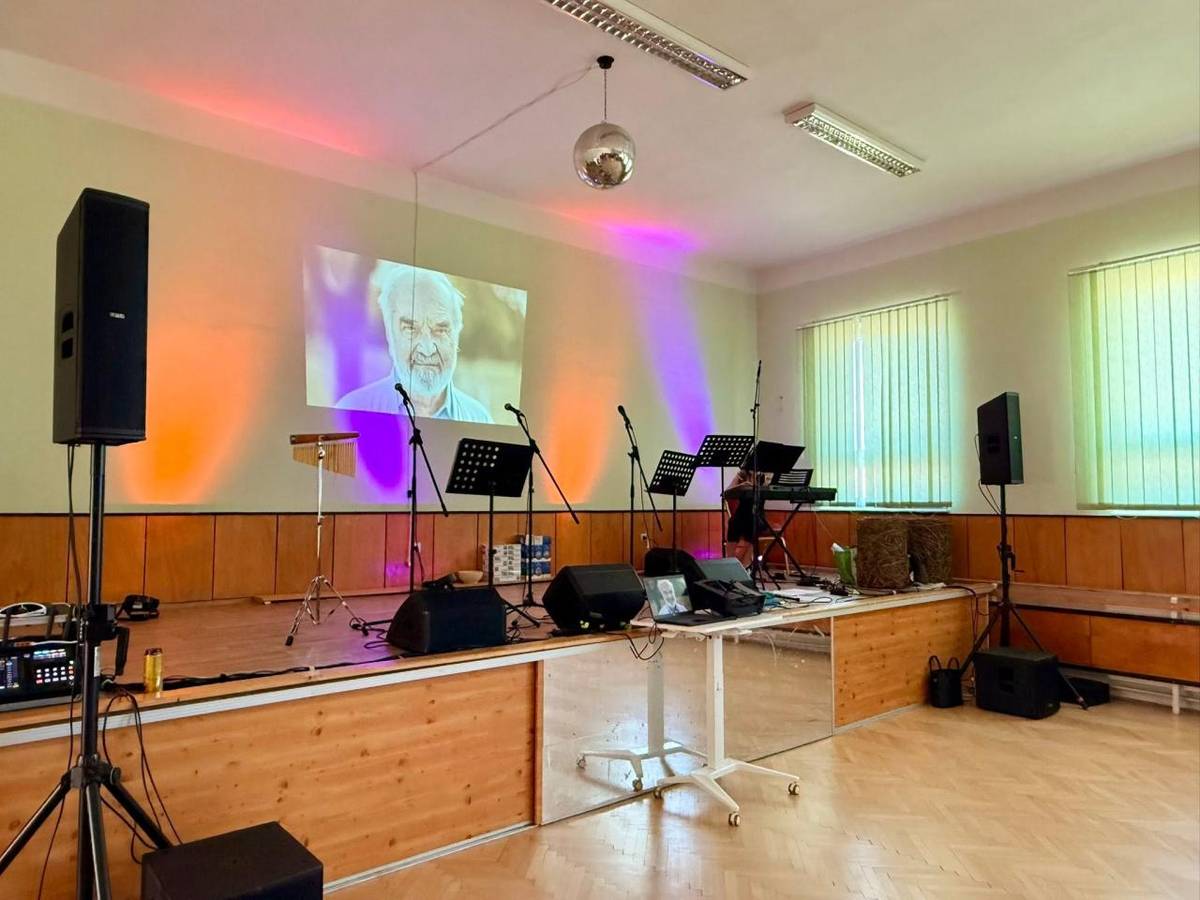Dnes naše obec hostí výchovný koncert pro děti ze ZŠ Dolní Věstonice.  Je pro nás velkou ctí, že se tato krásná akce koná právě u nás.  Přejeme dětem i všem učitelům příjemný a inspirativní zážitek.