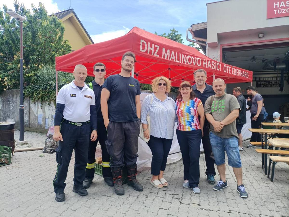 Cez víkend DHZ Malinovo úspešne zorganizoval Deň otvorených dverí, kde si malí aj veľkí návštevníci pozreli hasičskú techniku, vyskúšali hasenie a naučili sa zvládnuť požiar v kuchyni.