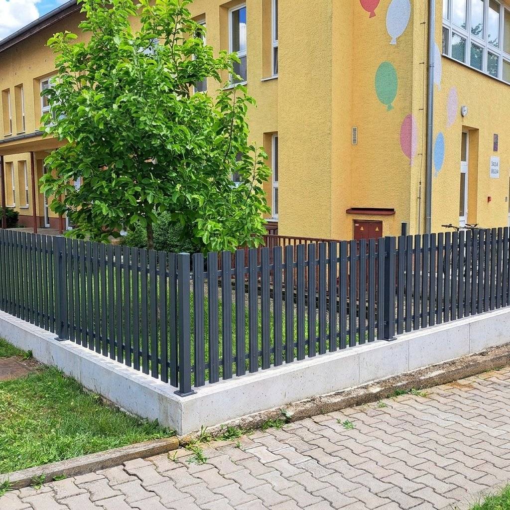Vážení rodiče, v pátek 19. 6. začnou práce na rekonstrukci plotu před MŠ. Nejprve budou odstraněny keře v blízkosti plotu. V pondělí 22. 6. bude zahájena samotná rekonstrukce plotu před mateřskou školou. Prosíme o zvýšenou opatrnost při pohybu v okolí MŠ a o respektování případných omezení. Děkujeme za pochopení.