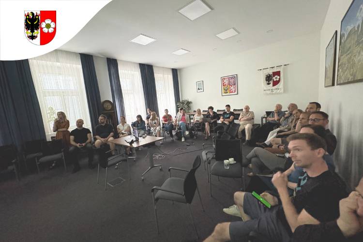 Včera proběhlo další veřejné setkání věnované přípravě výstavby druhého stupně základní školy a střední školy v rámci projektu Kampus Cihelna. Projekt naváže na stávající školní areál a jeho cílem je vytvořit moderní vzdělávací a komunitní centrum pro Roztoky a okolí.