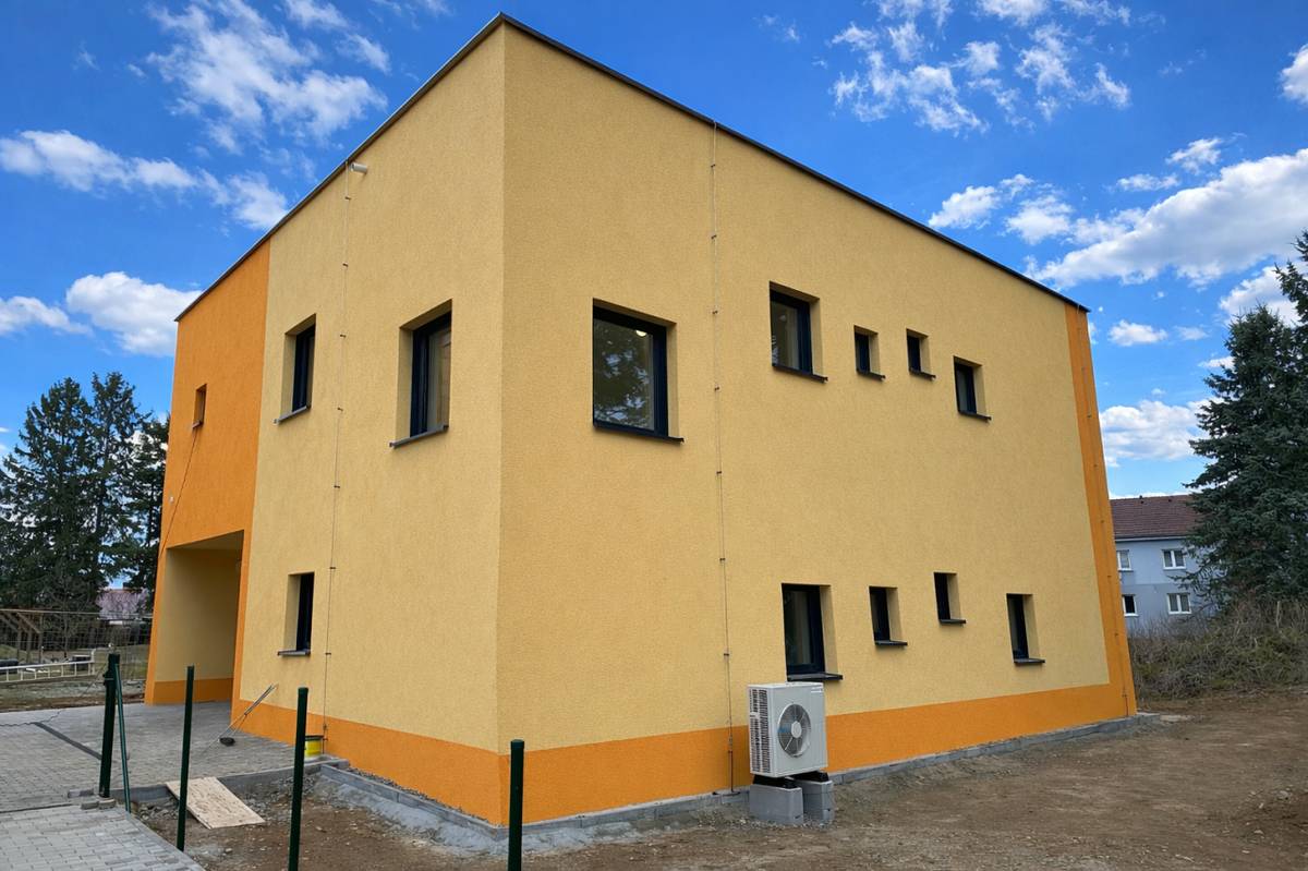 Výsledkem projektu je vznik nového zařízení pro péči o děti, které rozšiřuje kapacity předškolního vzdělávání v Nepomuku a pomáhá rodinám lépe sladit pracovní a rodinný život.