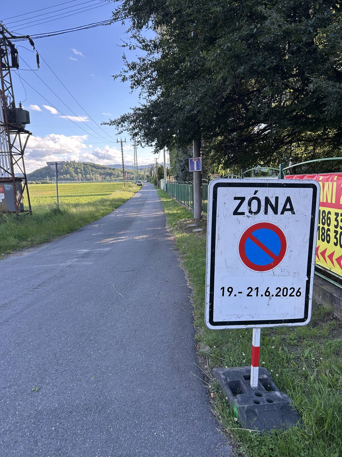 Připomínáme občanům obce, že ve dnech 19. - 21. června 2026 (pátek-neděle) platí na vybraných místních komunikacích plošný zákaz stání z důvodu konání Fm City festu. Jedná se o MK Selská, Horní, K Zahrádkám, O. Kišové, Úzká, Ke Splavu, Nábřeží a Na Řečišti. Děkujeme za pochopení Obec Sviadnov