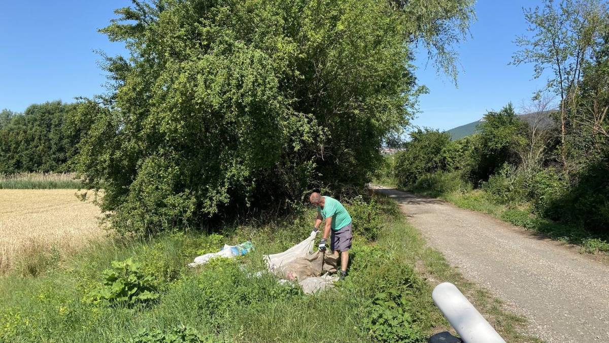 Čierne skládky nie sú prejavom šikovnosti ani úspory času. Sú len dôkazom nezodpovednosti a neúcty k obci, v ktorej všetci žijeme.    „Každá čierna skládka má svojho pôvodcu. Hanba však zostáva celej obci.“