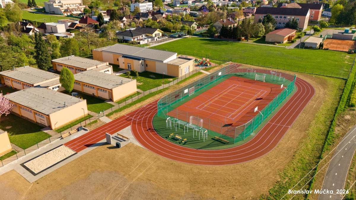Nový športový areál pri Základnej škole Jána Lipského s Materskou školou v Trenčianskych Stankovciach je od dnešného dňa t. j. 16.6. 2026 sprístupnený aj pre verejnosť.