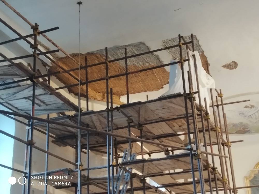 Níže najdete poděkování správce farnosti za pomoc  při opravě stropu v kostele.