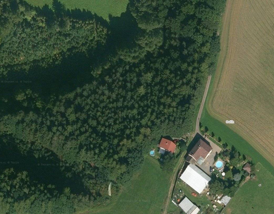 Zákaz vstupu do lesního porostu a pozemků na lokalitě Ovčín / Picimberk/ směr k Výhledu a mlýnu. Důvod : Po sobotním přívalovém dešti a větru se vyvrátily a popadaly stromy, nastal tudíž kalamitní stav. Hrozí nebezpečí úrazu. Vše je zabezpečeno výstražnou páskou a nápisy. Zákaz platí do odvolání!!  Děkuji Pavel a Jitka Borůvkovi