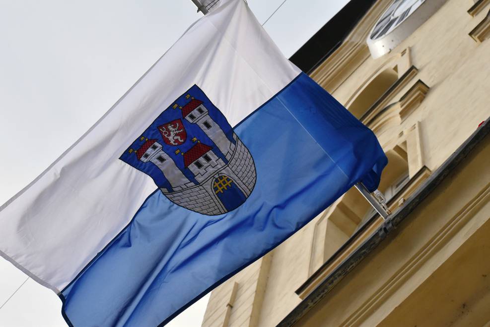 Město Žatec nabízí k pronájmu dva byty a dva nebytové prostory. Žádosti musejí být doručeny nejpozději do 20. července 2026.