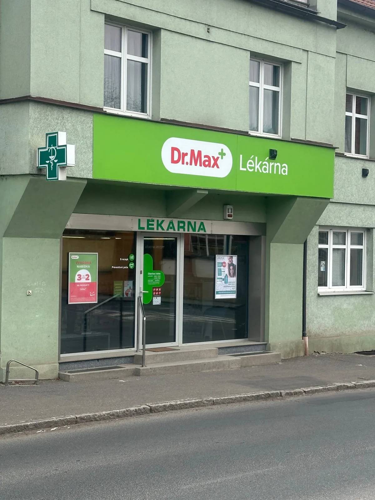 Lékárna Dr.Max bude uzavřena z důvodu dovolené od 2.7. do 14.7. Všechny červencové a srpnové pátky bude mít zavřeno.