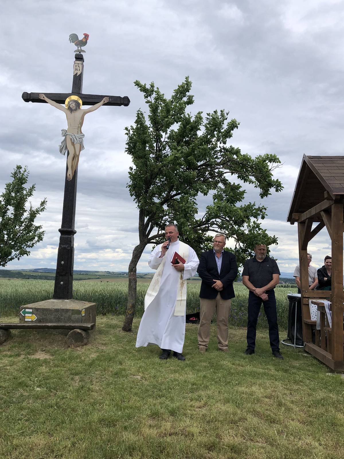 více na: https://www.rajce.idnes.cz/ousobulky/album/sveceni-krize-na-kamenikach
