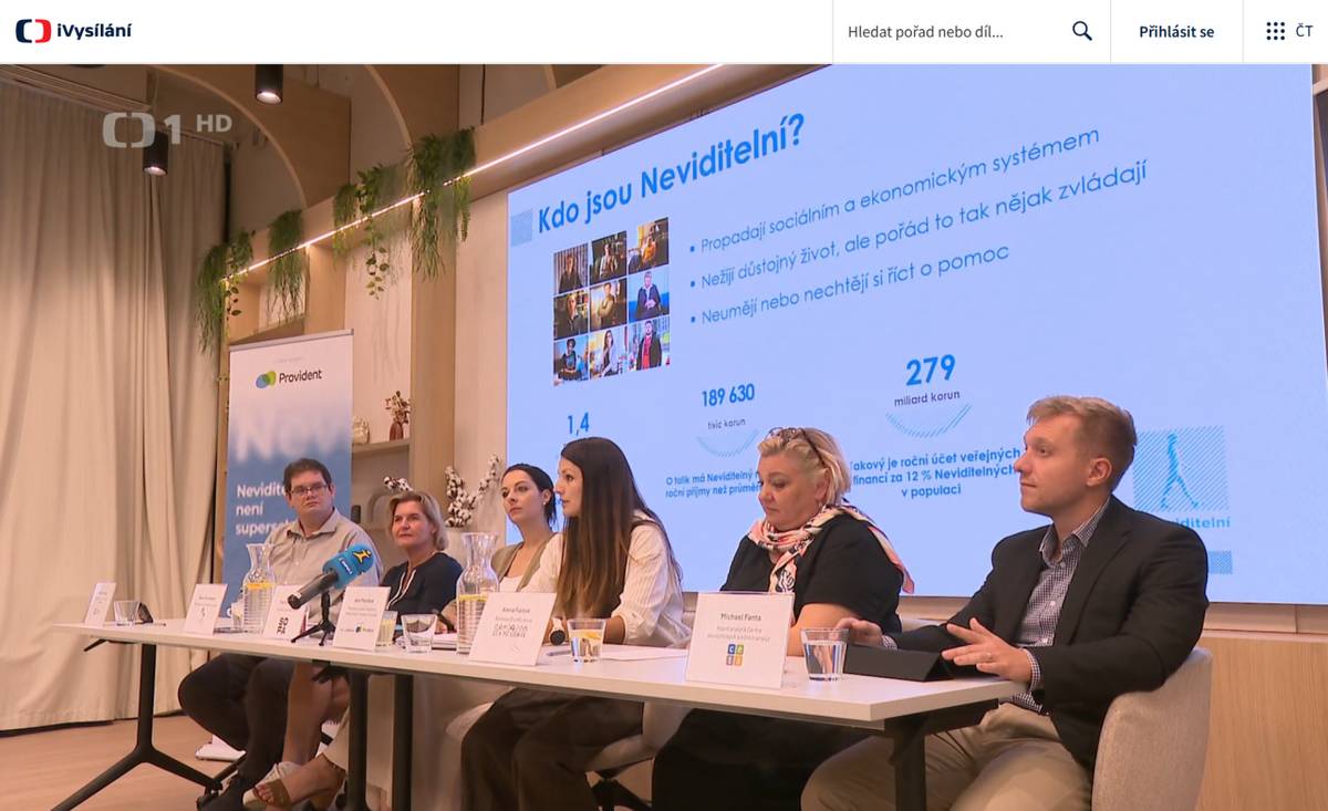 V pátečních Událostech na České televizi byla odvysílána reportáž, která se věnovala projektu „Neviditelní“.