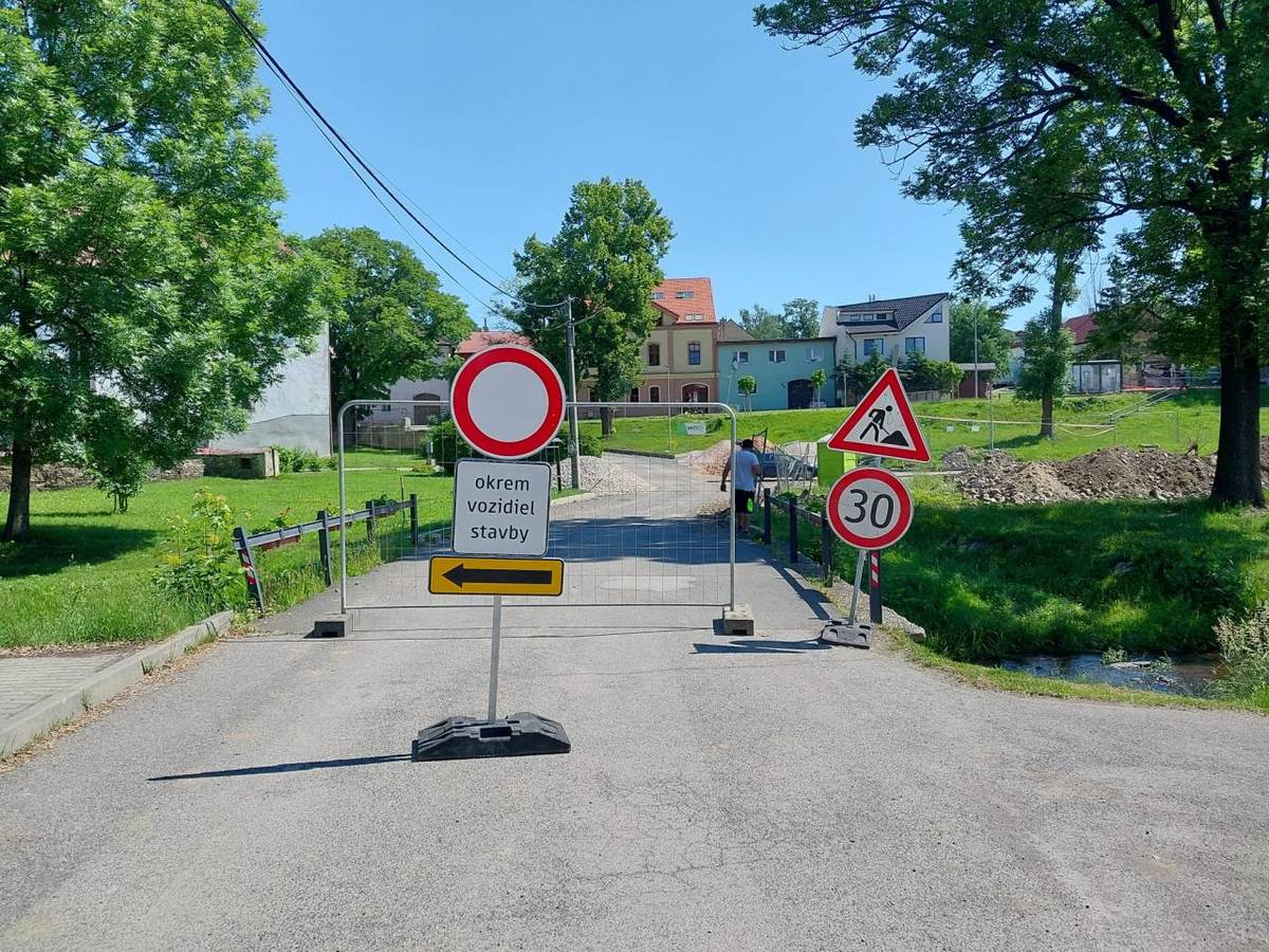 uzatvorenie cesty, spojnica ulíc kpt. Morávku a Tatranská