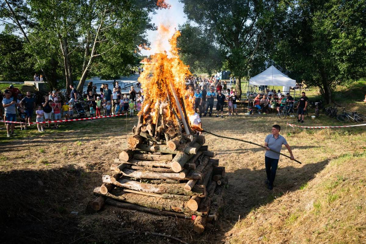 Z dôvodu očakávaných extrémne vysokých teplôt počas nasledujúcich dní, rušíme podujatie Jánske ohne, ktoré bolo naplánované na sobotu 27. júna 2026.
