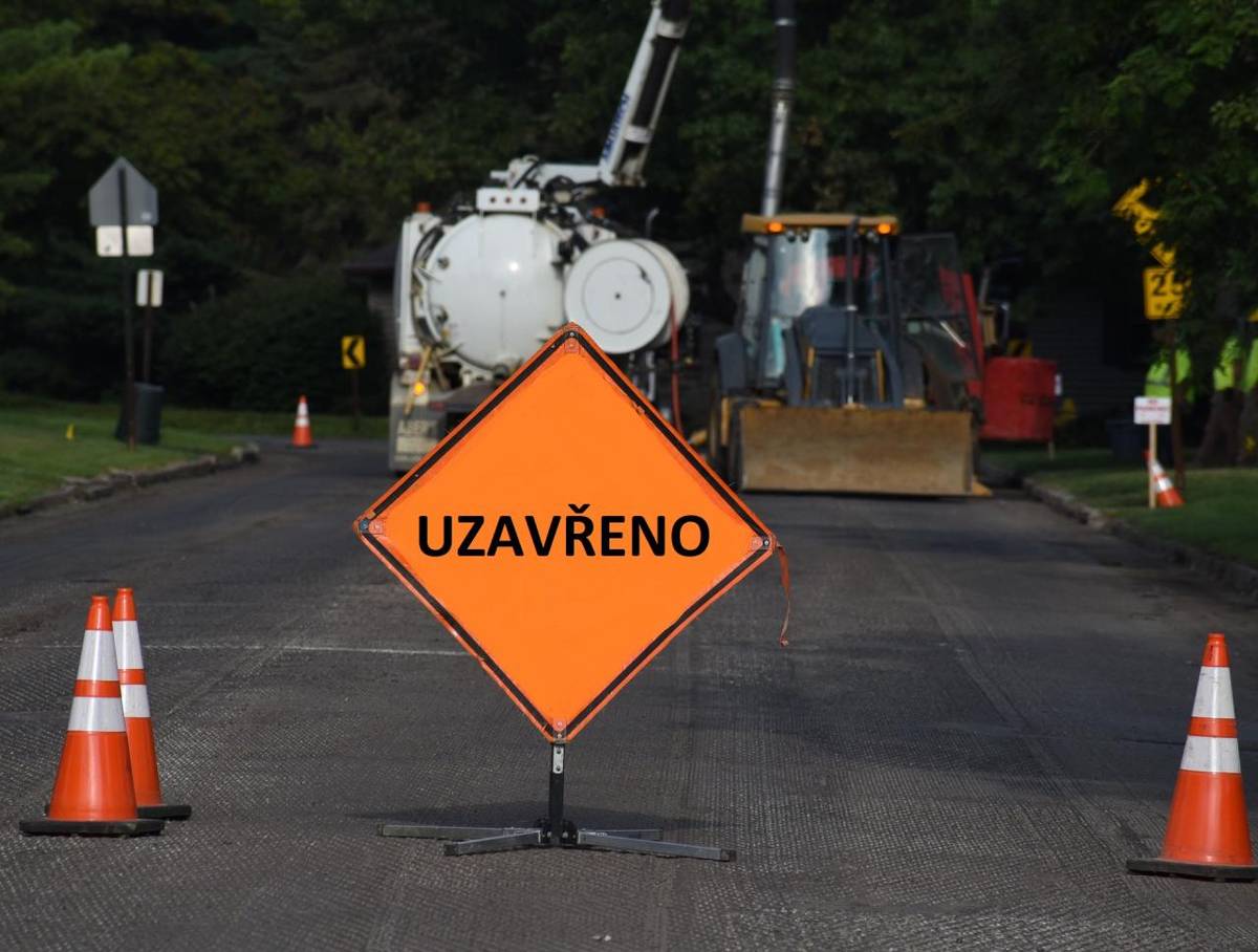 Od 01. 07. do 31. 08. bude úplně uzavřena část ulice Svésedlická, od křižovatky s ul. 8. května po křižovatku s ul. Hliník a Husova z důvodu provádění stavebních prací na kanalizaci.