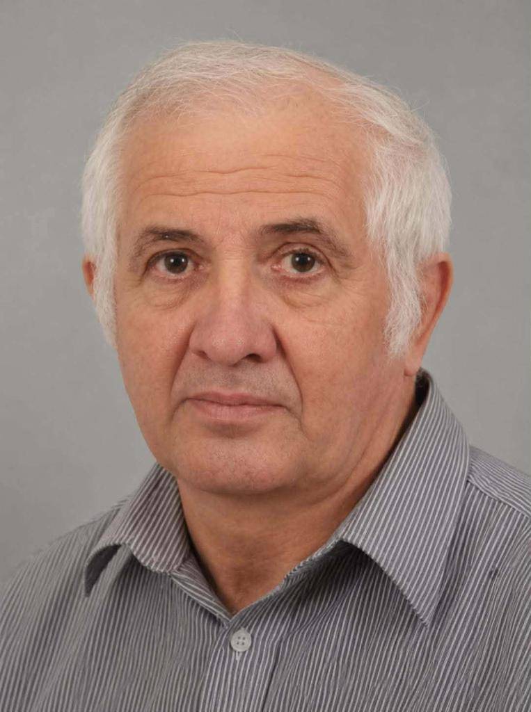 Smútiace rodiny Jakušová, Budaiová a Štěpaníková s hlbokým žiaľom oznamujú občanom, že dňa 22.júna 2026 v doobedňajších hodinách zomrel ich manžel, otec, starý otec a príbuzný, náš občan Pavel Jakuš vo veku 79 rokov.