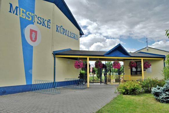 Mesto Poltár oznamuje občanom a návštevníkom mesta, že od 26. júna 2026 bude pre verejnosť opäť otvorené Mestské kúpalisko v Poltári.