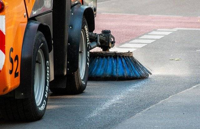 Z důvodu poruchy našeho zametacího stroje, neproběhne do konce tohoto týdne (26.7.2026) čištění místních komunikací. Děkujeme za pochopení.