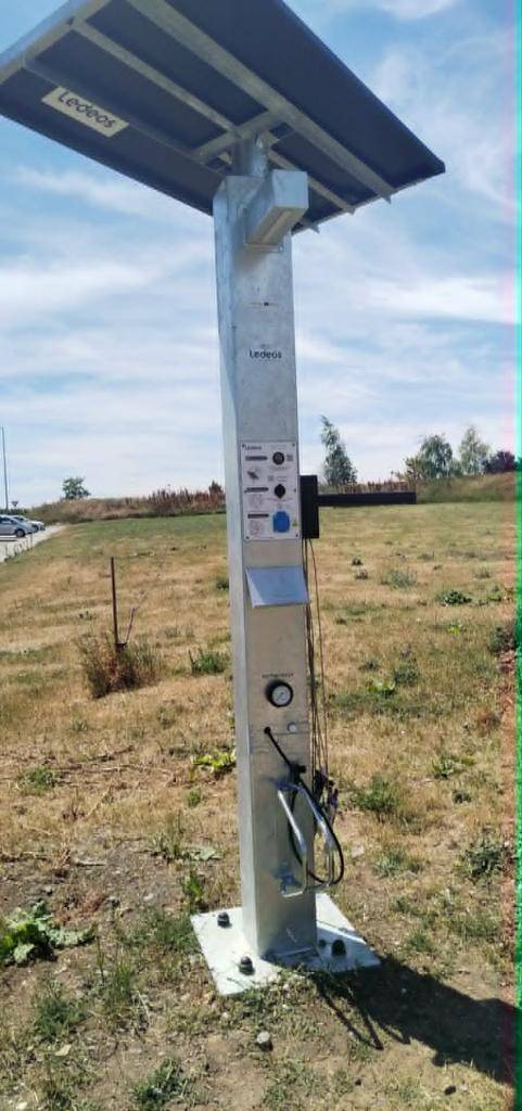 V rámci projektu INTERREG SVK - CZ 2021-2027 začali práce na budovaní jednotlivých stanovíšť a osádzaní mobiliáru v troch lokalitách obce Biely Kostol. Prvým zrealizovaným prvkom je lokalita pri vale, kde už návštevníci môžu využívať solárnu nabíjaciu a servisnú stanicu na opravu bicyklov.