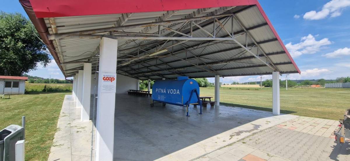 S účinnosťou od 22.6.2026 až do odvolania bude dodávka pitnej vody z obecného vodovodu zabezpečovaná v čase:   - od 5.30 h. do 7.30 h.  - od 19.00 h. do 21.00 h.
