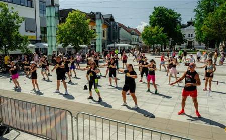 Takmer 300 bežcov na štarte Martinského behu zdravia a stovky návštevníkov na Divadelnom námestí počas Martinského dňa zdravia. Dve podujatia, dva dni a jeden spoločný cieľ – ukázať, že zdravý životný štýl a prevencia môžu byť prirodzenou súčasťou života každého z nás.