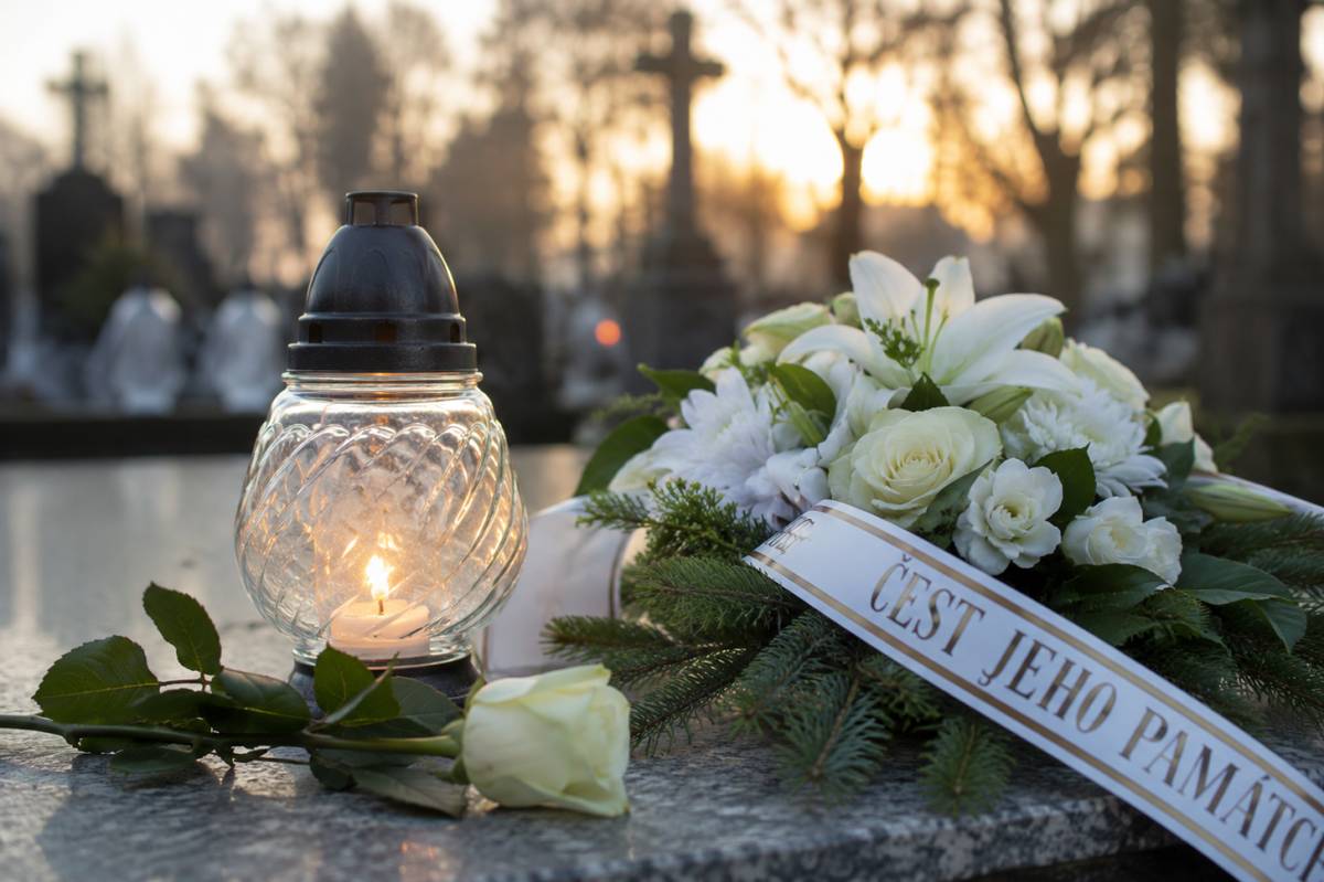 Ve čtvrtek 25.6. od 15 hodin proběhne na hřbitově v Prostiboři uložení ostatků pana Milana Hajtmana, který řadu let žil v Prostiboři a zemřel v prosinci loňského roku.  Z důvodu vyřízení nezbytných formalit spojených s pozůstalostí se poslední rozloučení a uložení do hrobu uskuteční až nyní.