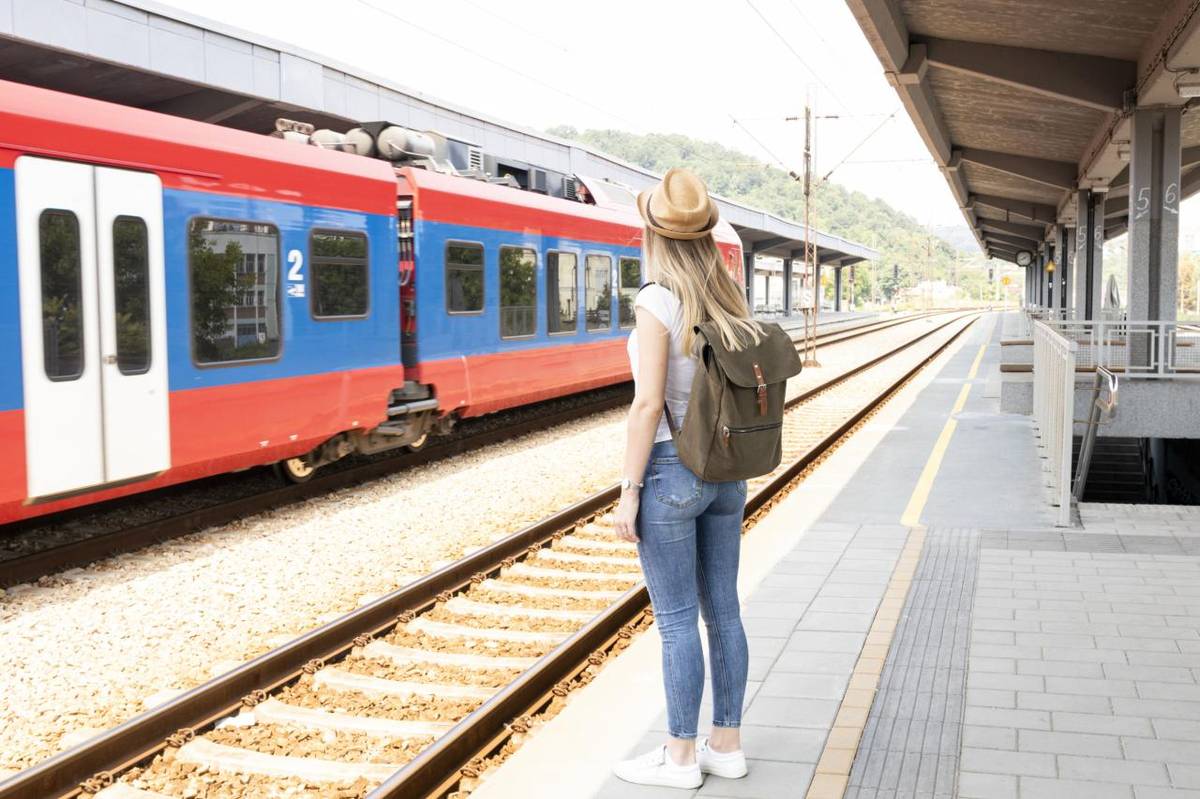 Expresné vlaky zastavujú v Považskej Bystrici aj naďalej.