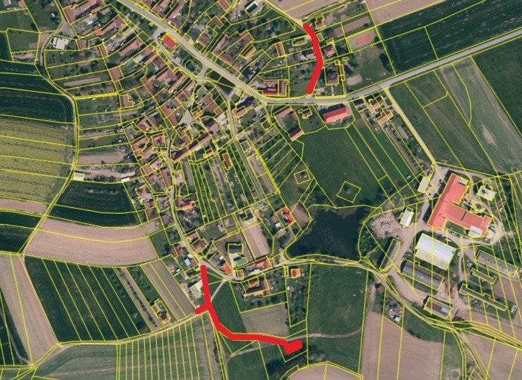 Ve čtvrtek 25.6.2026 bude probíhat finální pokládka asfaltového povrchu na příjezdové cestě k čističce a v jejím areálu.  V pátek 26.6.2026 je naplánované asfaltování komunikace u školy.