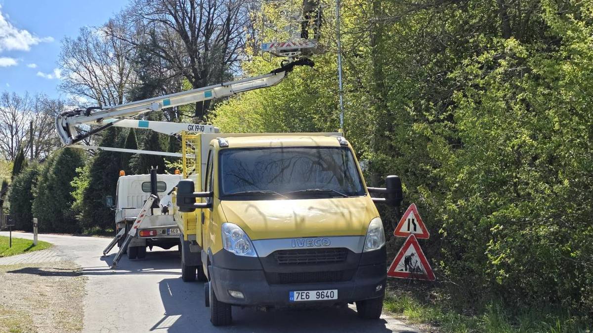 I. etapa rekonstrukce veřejného osvětlení na místní komunikaci ve směru na Červený pahorek byla dokončena. Uloženo bylo přibližně 500 m nového kabelového vedení a osazeno 7 nových stožárů se svítidly.