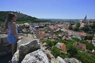 Revitalizované návrší u zříceniny Kozí hrádek v Mikulově