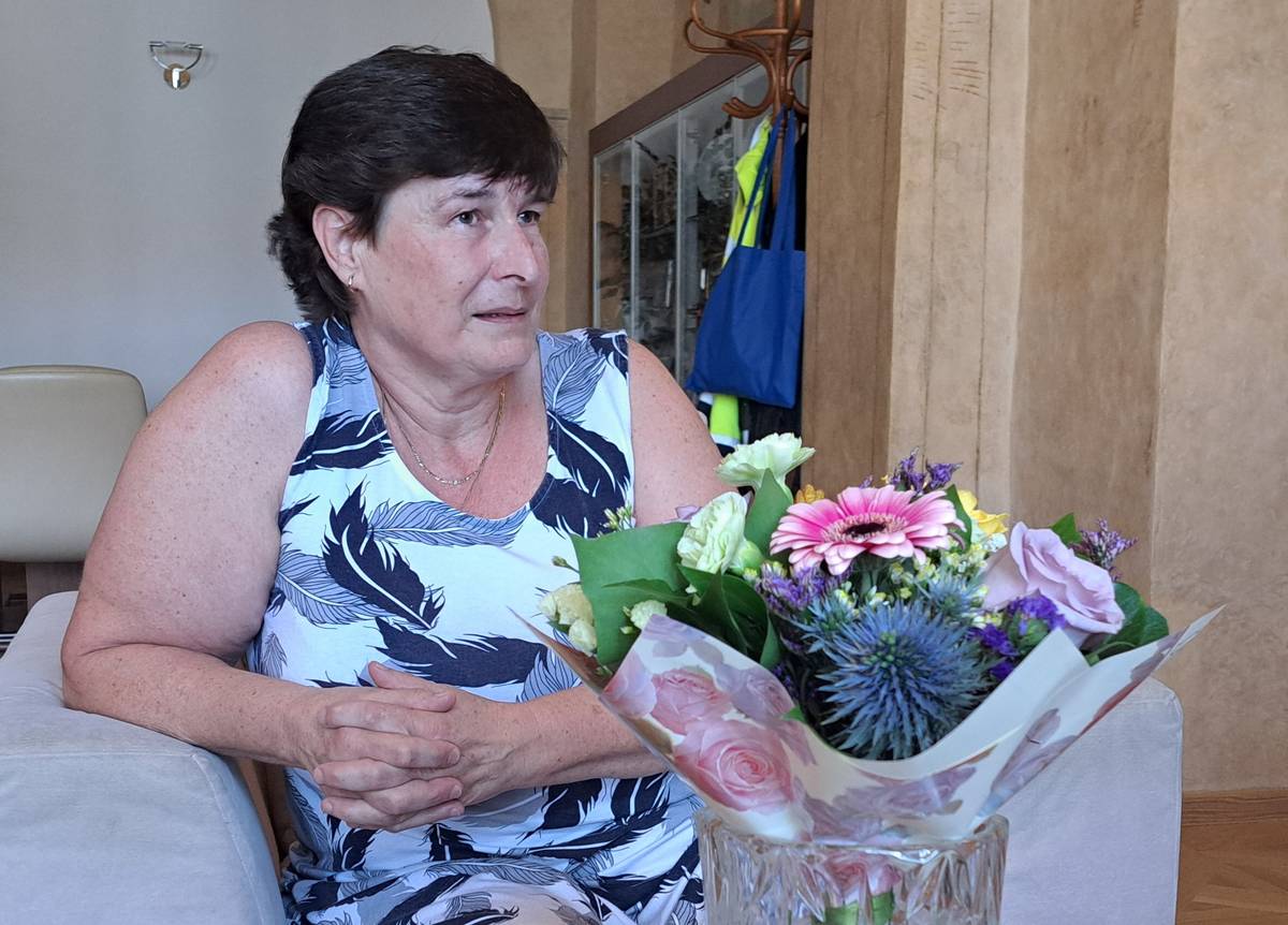Úspěšná trenérka judistického klubu JC Litokan Litoměřice Květoslava Veselá brzy oslaví 60. narozeniny. Při této příležitosti ji na radnici pozval a za celoživotní přínos pro město poděkoval starosta Litoměřic Radek Löwy.  Paní Veselá se stala ve školních letech několikrát přebornicí republiky. Poté kvůli zranění přešla na trénování, kterému se věnuje již 41 let. „Podařilo se nám v klubu vychovat několik mistrů republiky a spoustu dalších úspěšných sportovců včetně současných reprezentantů Adama a Víta Šarbochových,“ sdělila Květoslava Veselá, která se svými svěřenci pravidelně jezdí na letní tábory, jichž se účastní také starosta města. V současnosti v litoměřickém klubu působí zhruba šedesát dětí od pěti do osmnácti let. Základnu má v hokejové Kalich areně, kam noví zájemci mohou přicházet celoročně. „Je mezi námi hodně nadějných chlapců. Naopak dívek je nyní málo. Přijďte se k nám podívat,“ zve nové děti usměvavá jubilantka Květoslava Veselá. {gallery}02026/judo_trenerka_starosta{/gallery}
