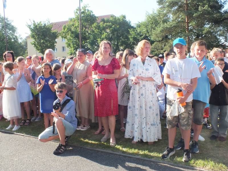 V Základní škole Jakuba Jana Ryby v Rožmitále pod Třemšínem se konalo 26. června tradiční slavnostní ukončení školního roku. Nejlepší absolventi Základní školy Jakuba Jana Ryby se pak zúčastnili slavnostního ocenění žáků v obřadní síni Městského úřadu v Rožmitále p. Tř.