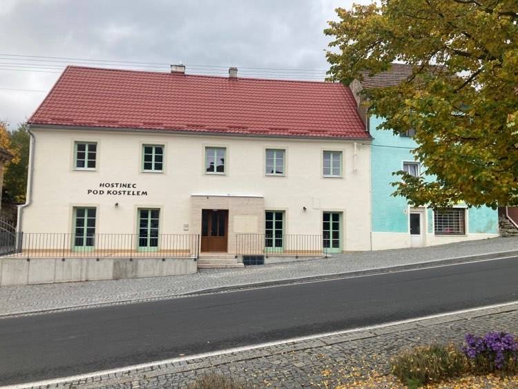 Obec Dolní Žandov hledá provozovatele restaurace v Dolním Žandově - Záměr pronájmu části nemovitosti Dolní Žandov č.p. 3, restaurace + bytová jednotka.  Případní zájemci získají bližší informace na telefonním čísle 354 693 511 nebo 606 963 833
