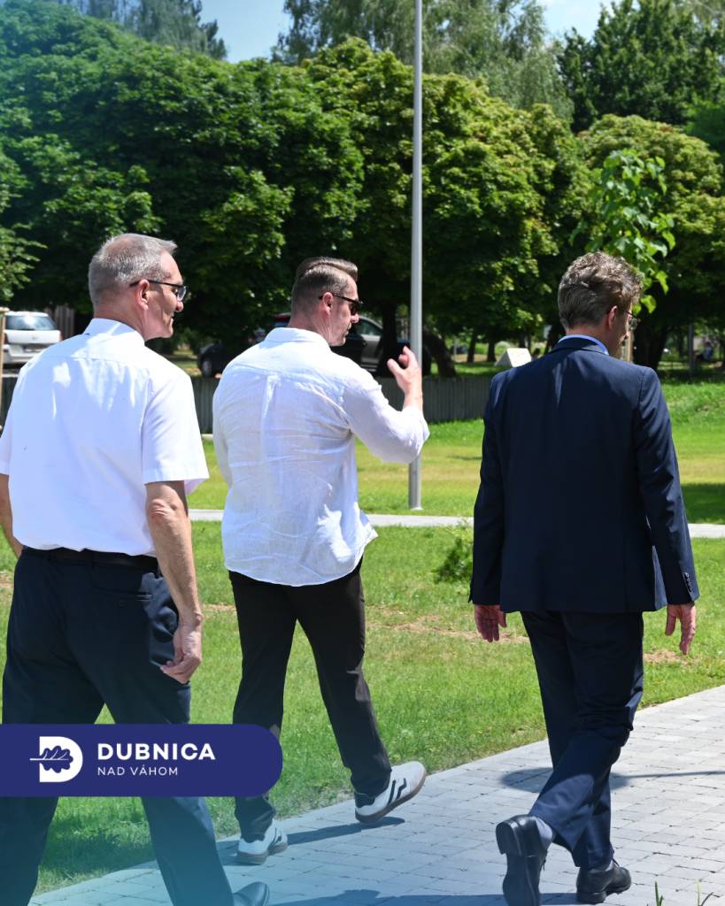 Hlavnou témou stretnutia bolo pripomenutie spoločnej histórie a príprava pamätníka venovaného 19 francúzskym padlým vojakom, ktorí počas Slovenského národného povstania položili svoje životy v boji za slobodu.