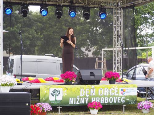 Slávnosť "Deň obce Nižný Hrabovec" sa konala 20. júna a zúčastnili sa na nej rôzne umelecké skupiny. V programe vystúpili deti materskej a základnej školy, folklórne súbory a hudobníci. Projekt bol podporený Prešovským samosprávnym krajom.