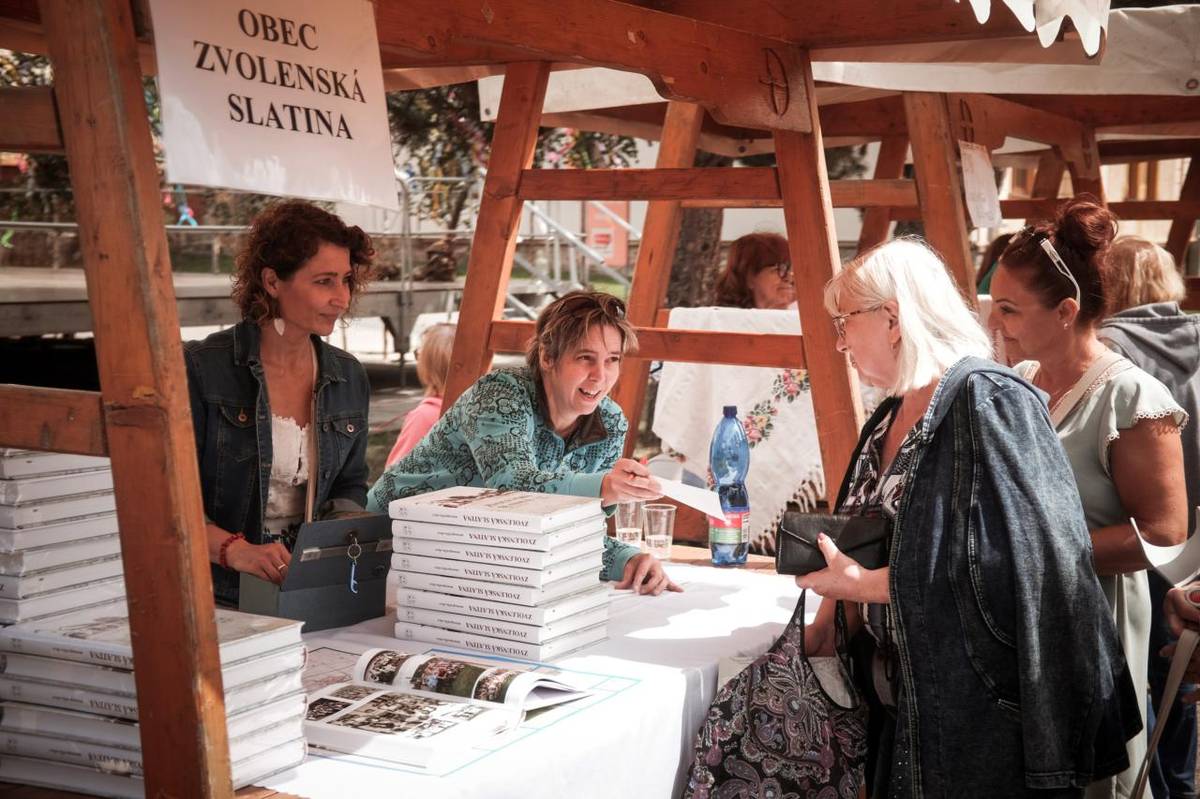 Obec Zvolenská Slatina informuje občanov a záujemcov o históriu a súčasnosť našej obce, že novovydaná Monografia obce Zvolenská Slatina je dostupná na zakúpenie v pokladni Obecného úradu Zvolenská Slatina.