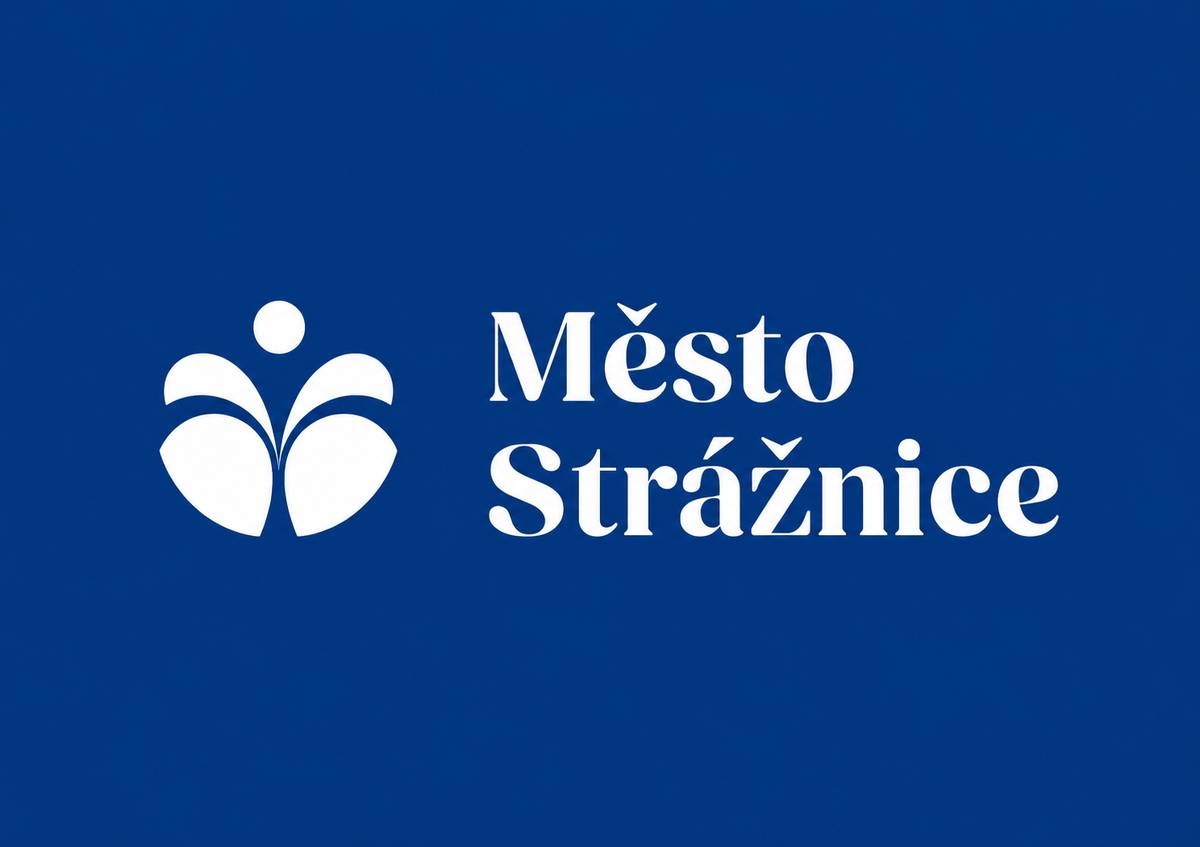 Jako spolupořadatel Mezinárodního folklorního festivalu Strážnice 2026 se distancujeme od zatahování politiky a osobních sporů do jeho programu. Mrzí nás události, které v uplynulých dnech provázely vystoupení ministrů Oty Klempíře a Petra Macinky a narušily atmosféru festivalu. Zároveň odmítáme jakékoliv nálepkování návštěvníků, ať už jde o jejich označování za bolševiky nebo tvrzení, že reagovali pod vlivem alkoholu. Současně chceme zdůraznit, že město nijak nerozhoduje o tom, kteří političtí hosté jsou na festival zváni, ani do tohoto procesu nevstupuje. Mezinárodní folklorní festival patří především folkloru, tradicím a vzájemnému respektu. Zatahování politických sporů do festivalu znehodnocuje práci stovek organizátorů, dobrovolníků i účinkujících, kteří jej každoročně připravují. Na financování festivalu se dlouhodobě významně podílíme. Pokud by došlo ke krácení státní podpory, jak bylo naznačeno, uděláme vše pro to, aby festival pokračoval. Jsme připraveni hledat řešení k zajištění potřebného financování.  Strážnice je místem, kde tradiční kultura lidi spojuje, nikoli rozděluje.