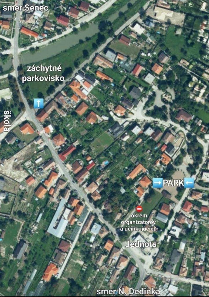 Prosíme návštevníkov ak potrebné prísť autom aby využili záchytné parkovisko pri Čiernej vode, podľa priloženej mapy.  Zároveň prosíme aby ste neparkovali v okolí parku, aby bola zabezpečená plynulosť a nevznikali kolízne situácie s majiteľmi okolitých nehnuteľností.
