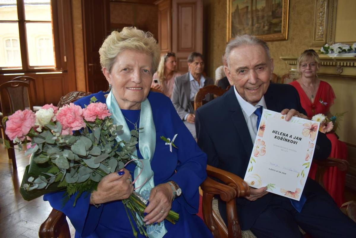 Šedesátileté výročí svatby si dnes připomněli se svými nejbližšími manželé Helena a Jan Kořínkovi.