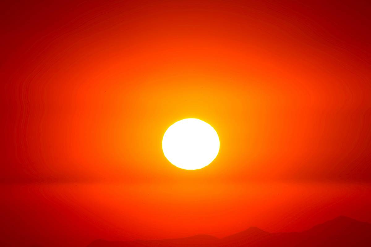 V souvislosti s vlnou extrémně vysokých teplot, které budou atakovat 40 °C, prosíme zejména seniory, chronicky nemocné, malé děti a těhotné ženy o velkou opatrnost a vyhýbání se pobytu na přímém slunci. Zveme vás také na radnici Prahy 7, U Průhonu 38 (tram U Průhonu, Dělnická). Prostor je klimatizovaný a dnes, v pátek 26. června, do 20 hodin, sem můžete přijít spočinout a alespoň částečně se ochladit. Doporučení ČHMÚ najdete zde.