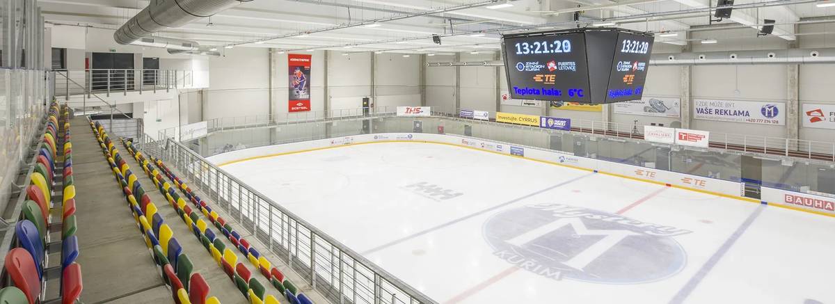 Vzhledem k přetrvávajícím vedrům jsme se domluvili se vedením Zimního stadionu KUŘIM na otevření stadionu pro příchozí. Otevřena je tribuna se vstupem hlavním vchodem a následně po schodišti nebo výtahem do 1. patra. Na stadionu je příjemných cca 7 stupňů Celsia, pro delší pobyt je tedy dobré si vzít i teplejší kousek oblečení. Využít je možno služeb restaurace, případně bude k dispozici pitná voda.  Dnes bude otevřeno do 21:30, zítra od 7 hodin ráno rovněž do večera.  Prosíme o sdílení, případně o upozornění těch, kteří nemají přístup k informacím na internetu.